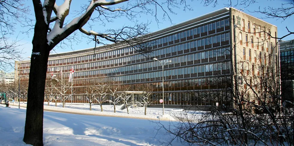 Statnett mener at publisering av bud i balansemarkedene kan øke risikoen for misbruk av markedsmakt, fasilitere ulovlig prissamarbeid og at prissettende aktører tilpasser budgivningen. RME er enig.