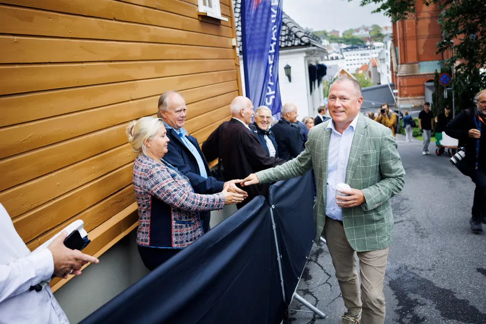 Nicolai Tangen legger onsdag frem Oljefondets rapport for første halvår. Tradisjonen tro presenteres halvårsrapporten på en pressekonferanse på Arendalsuka, som starter klokken 10. Den er åpen for publikum, og Tangen hilser på fremmøtte før den begynner.