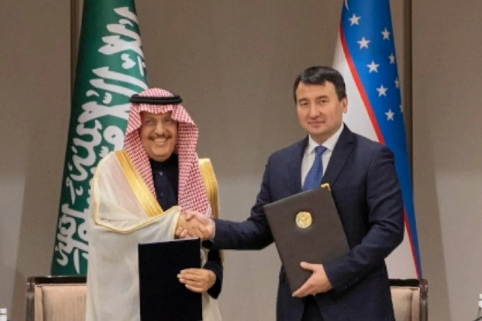 ACWA Power chairman Mohammad Abunayyan with an unidentified Uzbek official at the signing of the agreement.