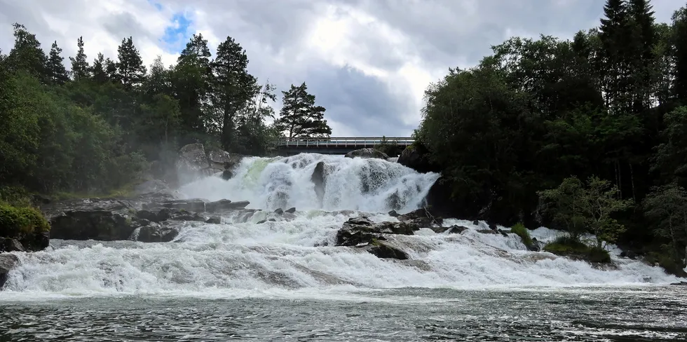 Søknaden om å bygge ut Smisetfossen kraftverk ble avslått fordi NVE mener at den omsøkte utbyggingen vil være i strid med vernegrunnlaget for vassdraget.