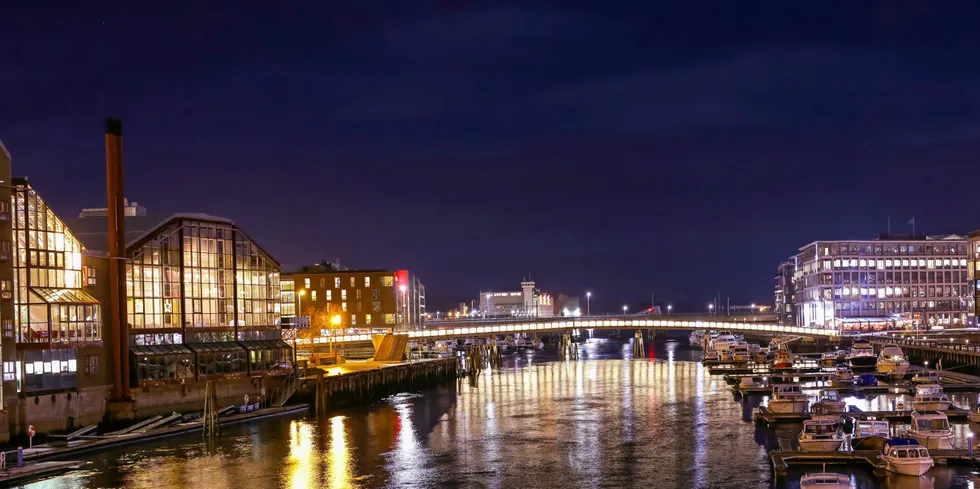 Trondheim er Norges tredje største by, men har lite utbytte fra eierskapet i Trønderenergi. I Bergen flommer derimot millionene inn fra Eviny. Nå vurderer trønderne å stille større krav til utbytte fra selskapet.