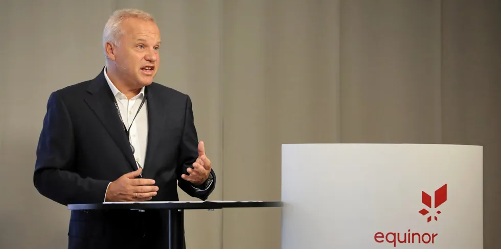 Equinor-sjef Anders Opedal forventer ikke å gå i pluss på selve strømmen fra fornybar energi med det første, men har stor tro på kraftig vekst og at også strømmen vil bli lønnsom etter hvert.