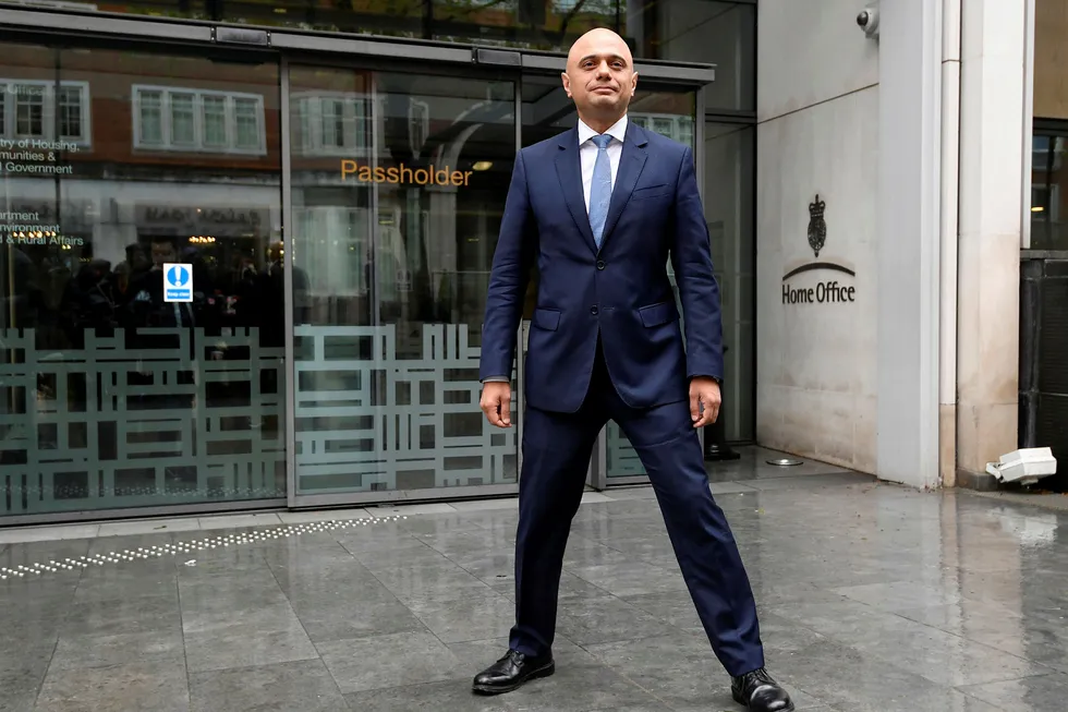Sajid Javid er ny britisk innenriksminister. Hans politiske karriere har gått rett oppover, i rakettfart. Foto: Toby Melville/Reuters/NTB Scanpix