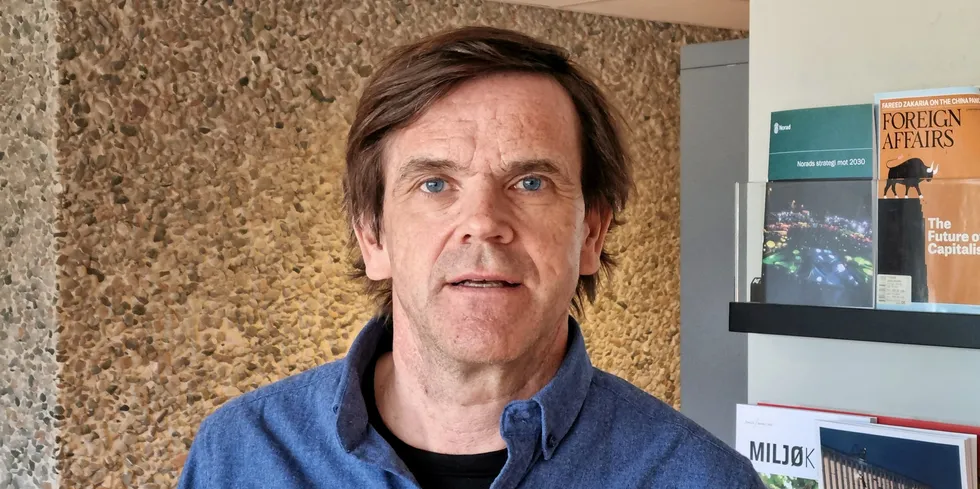 Arne Søiland har jobbet 15 år i NVE, særlig med kommunikasjon. Nå går han tilbake til journalistikken, som nyhetsjournalist i Europower.
