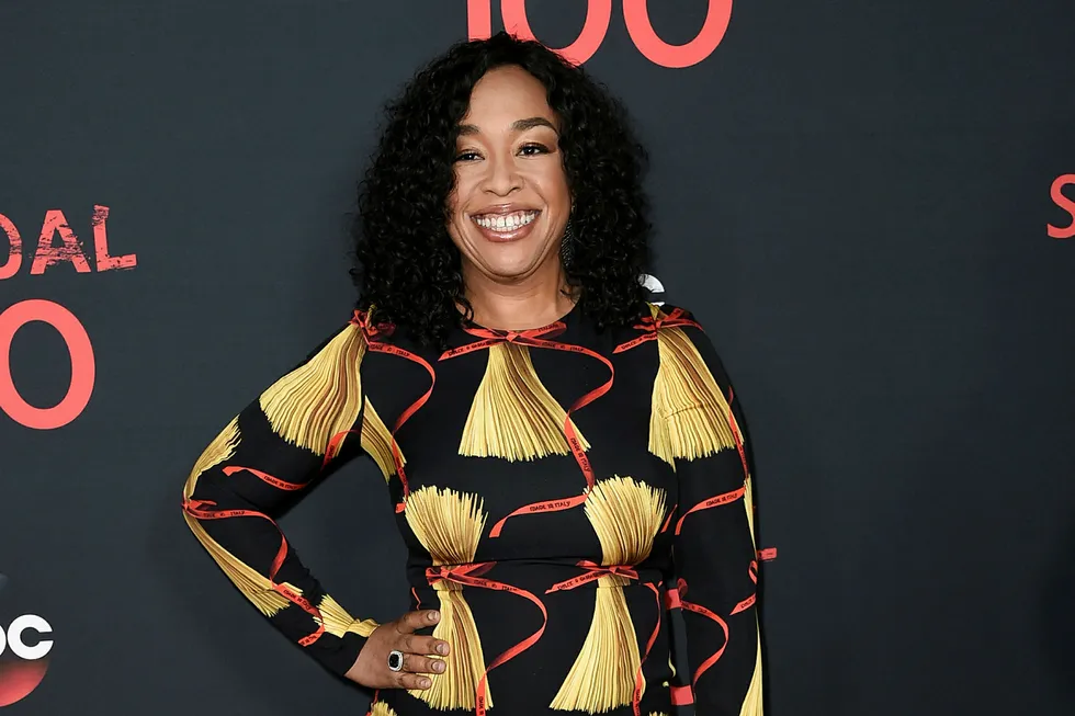 – Jeg elsker den kreative friheten som Netflix gir meg, sier serieskaper Shonda Rhimes. Foto: Richard Shotwell/AP/NTB Scanpix