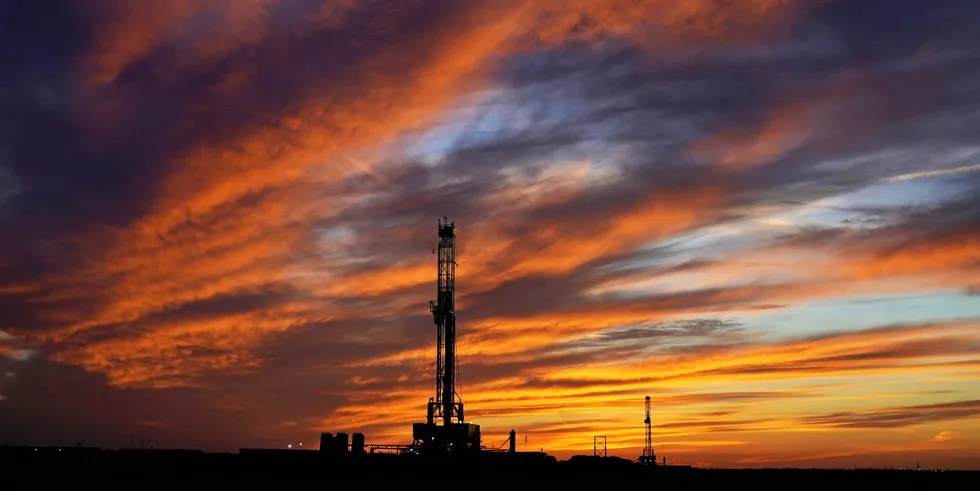 I EU var CO2-utslippene i fjor lavere enn i 2019. Det var de også i USA. Bilde viser oljerigger i El Reno i den amerikanske delstaten Oklahoma.