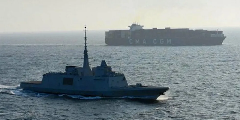 Soon underway without a military escort again? An EU war ship protects a CMA CGM boxship off Yemen.