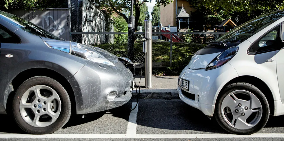 I løpet av de neste månedene vil 10 prosent av den norske bilparken være elbiler.