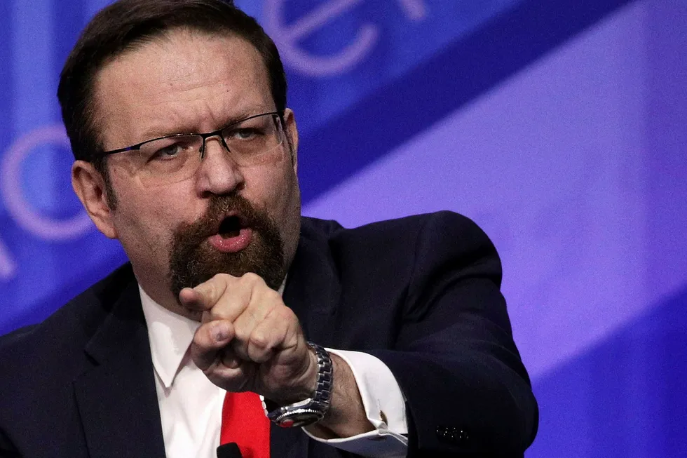 Sebastian Gorka i aksjon på Conservative Political Action Conference i februar. Han har vært kontroversiell og må nå gå. Foto: ALEX WONG