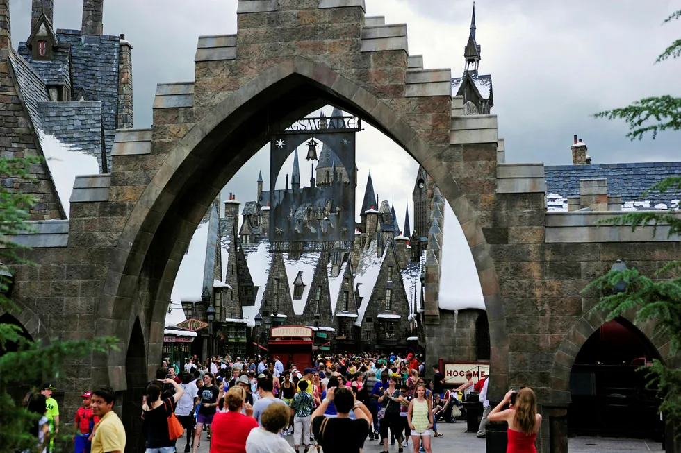 Professor Uffert fra Harry Potter-bøkene illustrerer en nesten perfekt endringsprosess. Uffert ankommer Galtvort med et klart endringsmandat fra bestillermyndigheten. Hun innynder seg med stor sjarm, effektiviserer pensum og reduserer antall ansatte. Studenter og ansatte settes opp mot hverandre i en prosess der mediene utnyttes forbilledlig.