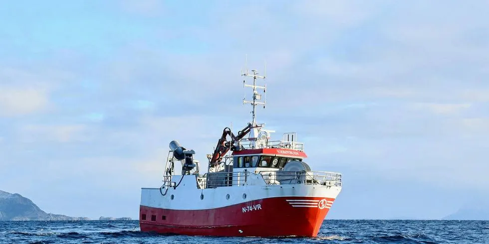 SNART FERIE: «Værøybuen» er i gang med innspurten på årets sildekvote. Deretter settes kursen hjemover mot Værøy og juleferie.Foto: Frode Adolfsen