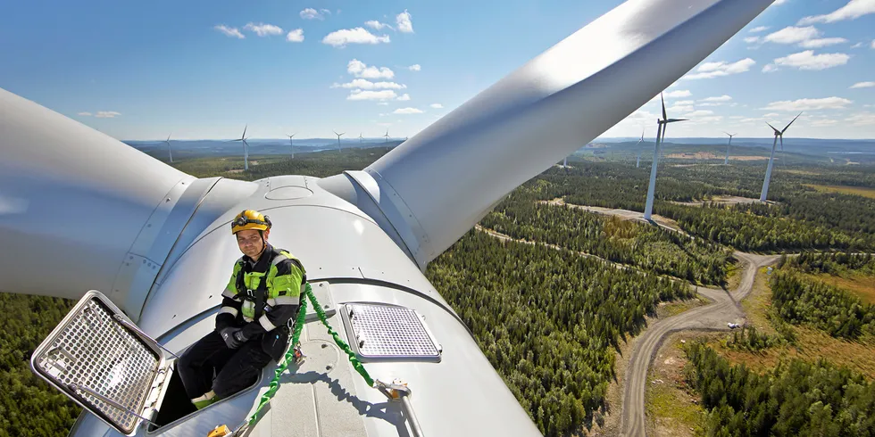 En reversert nedskrivning av Roan vindkraftverk, ga en økt gevinst på 57 millioner kroner for Statkraft da parken nå ble solgt for totalt 1,1 milliarder kroner.