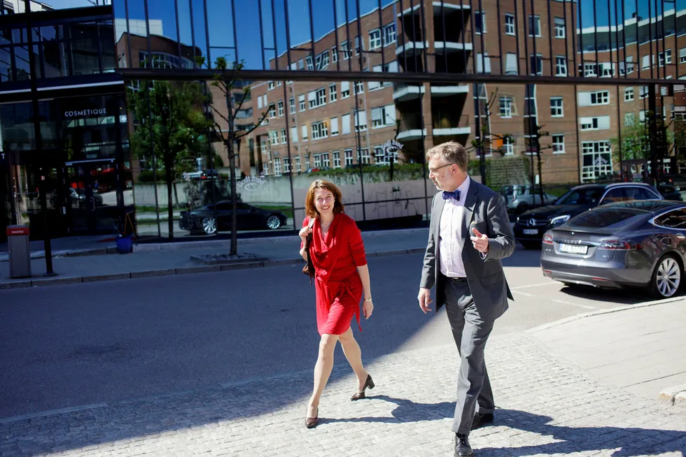 Teknologiekspert Silvija Seres og førsteamanuensis Espen Andersen ved Institutt for strategi på BI er redd norske selskaper ikke har en klar nok digitalstrategi. Foto: Javad Parsa