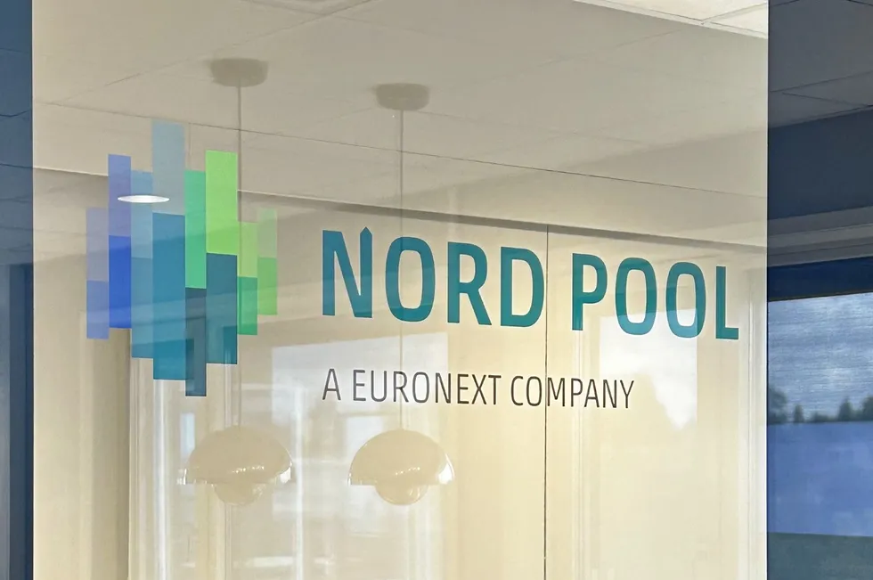 Nord Pool skal gjennomføre Epad-auksjonene på vegne av Statnett. Auksjonene påfører Statnett økonomiske risikoer, påpeker systemoperatøren i et brev til RME.