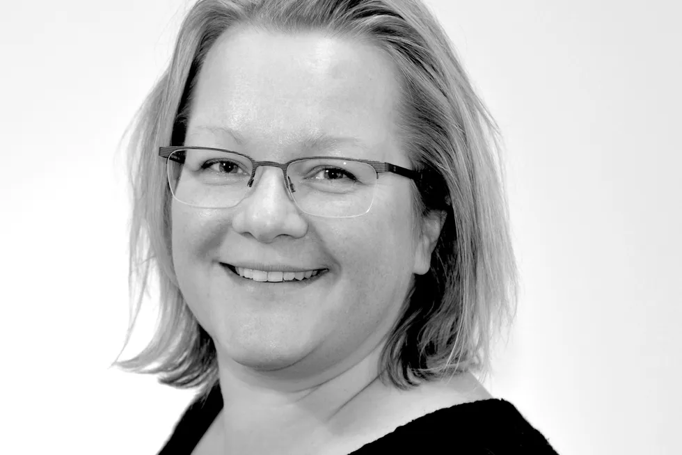 Det viktigste er å sikre de mest sårbare en overgang til andre yrker, skriver Elena Rosnes.