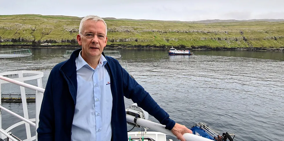 Bakkafrost-sjef Regin Jacobsen. Her ver sjølokaliteten Gulen (A02) rett utenfor Torshavn.