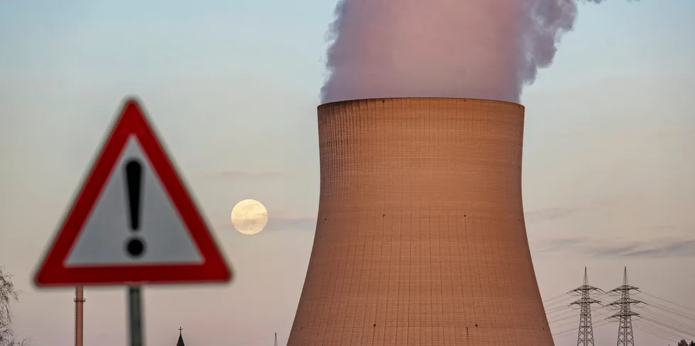 Over halvparten av tyskerne svarer i en undersøkelse at de ikke vil legge ned de siste tre atomkraftverkene.