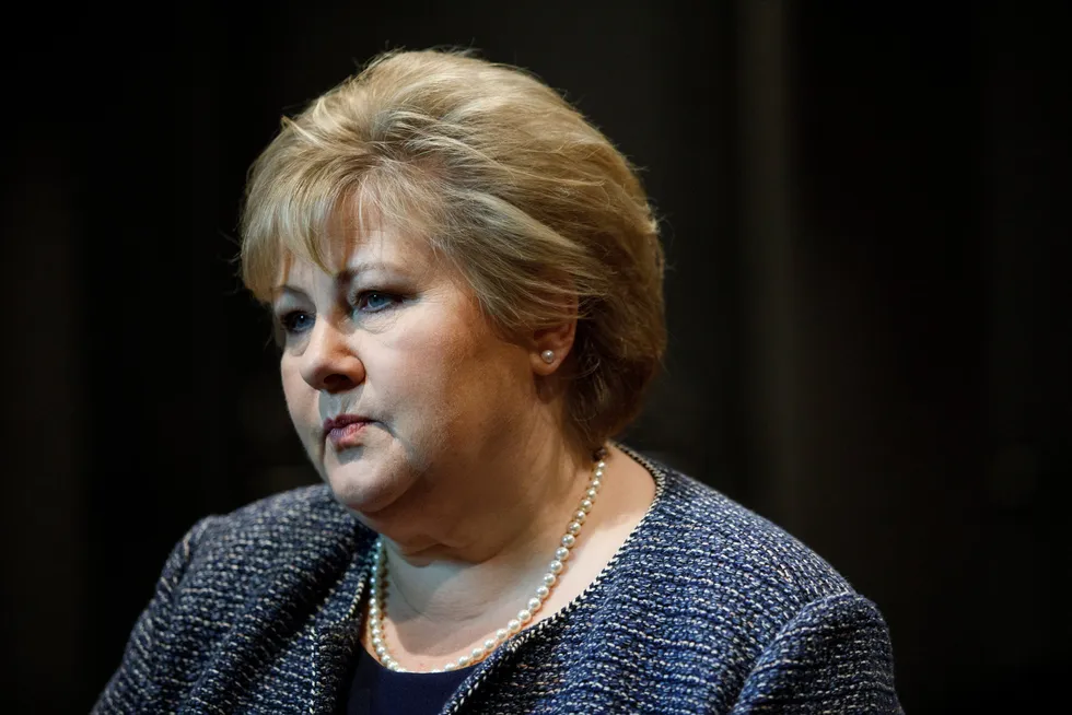 Opposisjonen på Stortinget vil ha en lenger periode med kontantstøtte til næringslivet enn regjeringen og statsminister Erna Solberg foreslår.