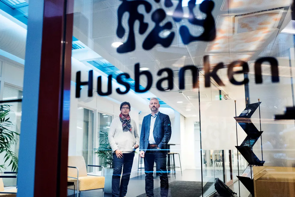 Konstituert regiondirektør Karin Lindgård og avdelingsdirektør Per-Erik Torp i Husbanken har stanset alle utbetalinger til Boligbygg. Foto: Fredrik Solstad