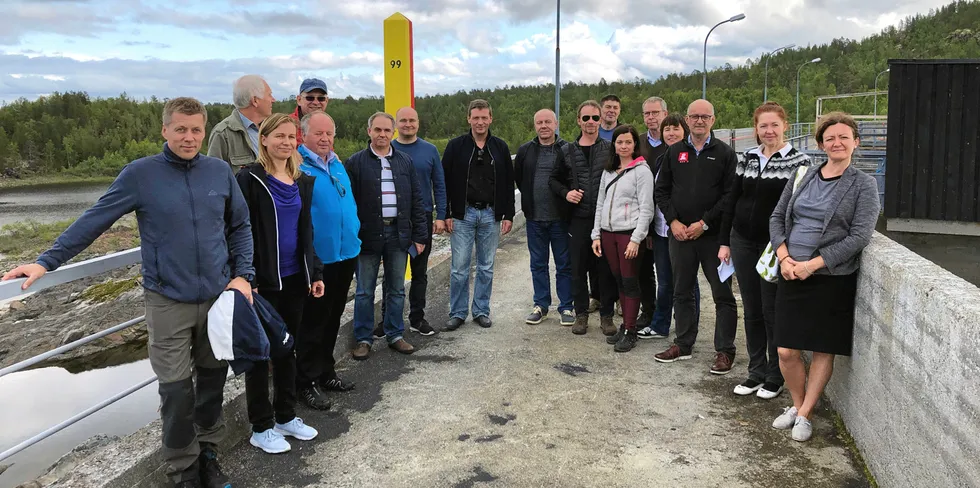 I august 2019 feiret delegasjonene fra Finland, Russland og Norge 60 års-jubileum for disse tappemøtene. Her er de på besøk på det norske grensekraftverket Skogfoss.