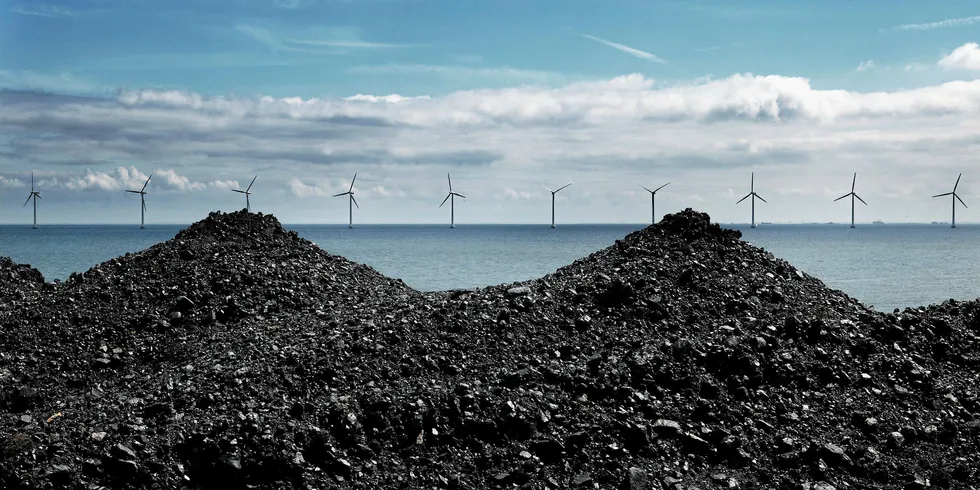 Storbritannias satsing på blant annet havvind bidrar til at kull får en stadig mindre rolle å spille i øyrikets energimiks.