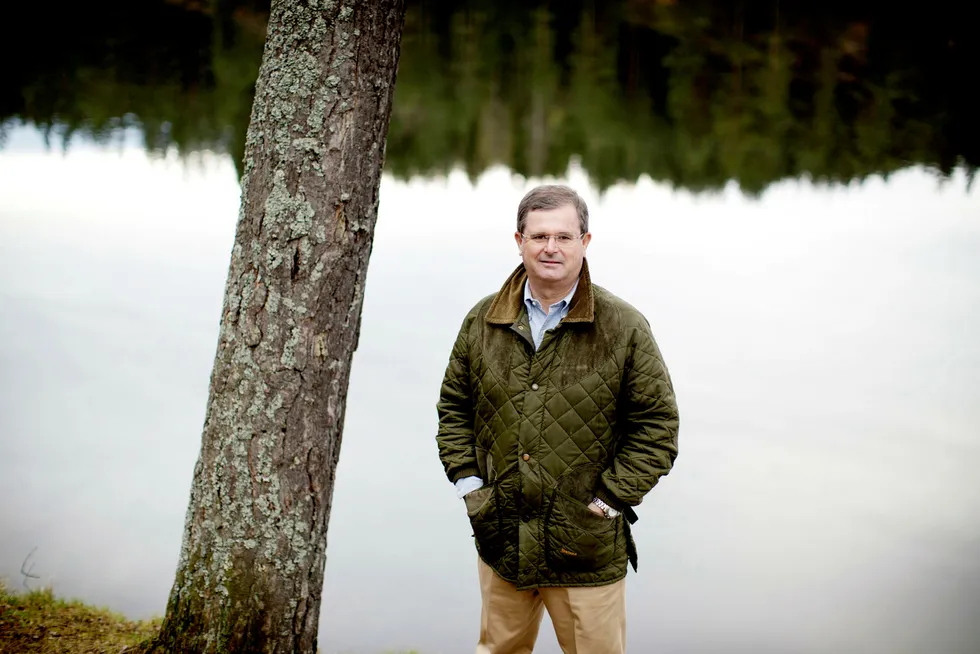 Carl Otto Løvenskiold frykter at tømmeret må sendes utenlands hvis Norske Skog går dukken. Foto: Øyvind Elvsborg