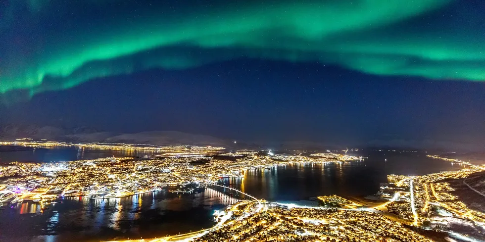 I Nord-Norge har prisene vanligvis vært mye lavere enn i sør så langt i år. Nå er det slutt på de forskjellene. Produsentene i Tromsø får like godt betalt i spotmarkedet, som de i sør.