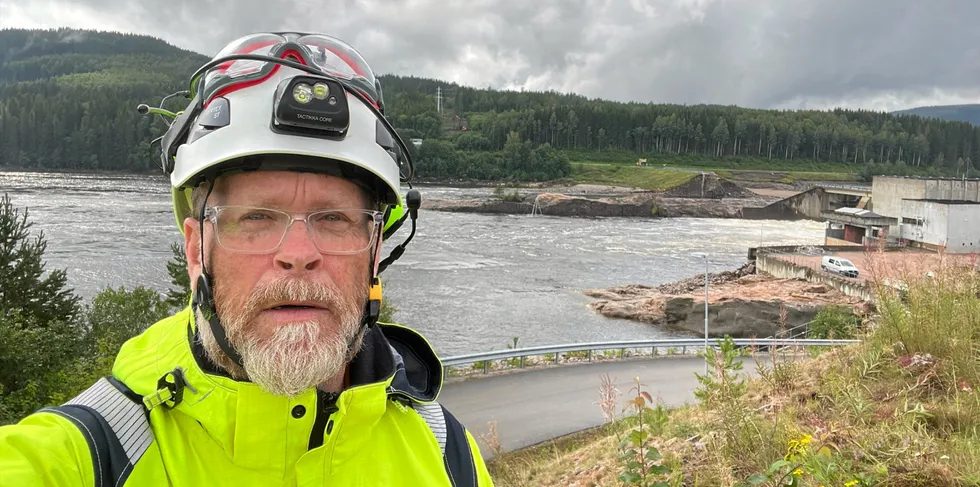 Kraftverkssjef Vegar Kjos Andersen ved Braskereidfoss kraftverk.
