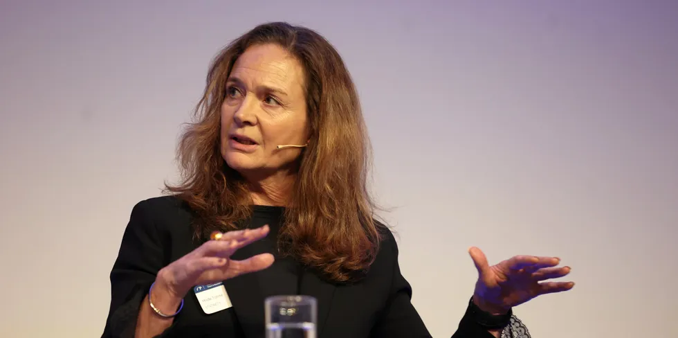 Statnett har vært skeptisk til å gripe inn i det finansielle kraftmarkedet. Til høsten starter Hilde Tonne likevel et pilotprosjekt med auksjoner av EPAD-kontrakter.