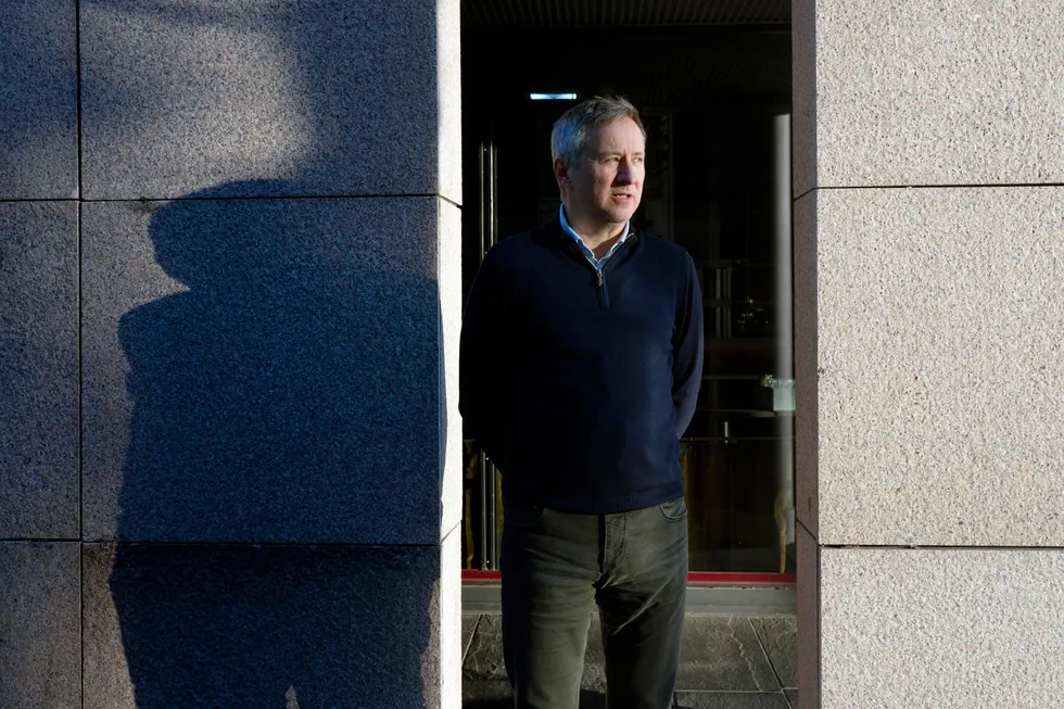 Frank Jullum, sjeføkonom i Danske Bank, mener nordmenn har tæret på oppsparte midler for å opprettholde et høyt forbruk.