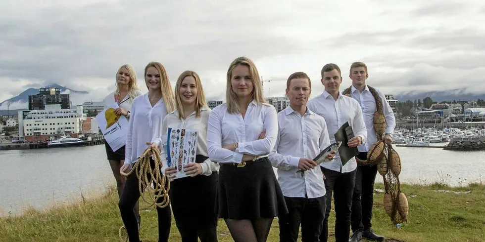 HAVETS DØGN: Styret i Havets Døgn består av Kine Skille (t.v.), Kristine Solli, Victoria Stenvold, Andrea Nordvik, Tore Gjerstad, Sigurd Grøteide og Brynjar Forseth.