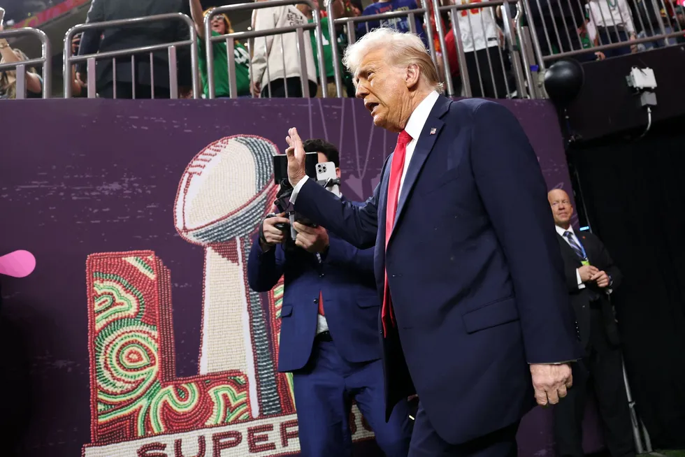 Donald Trump var i helgen på Super Bowl-kampen mellom the Kansas City Chiefs og the Philadelphia Eagles. Han klarte ikke å dy seg fra å lansere en ny runde med tolltrusler, denne gangen mot stål og aluminium.