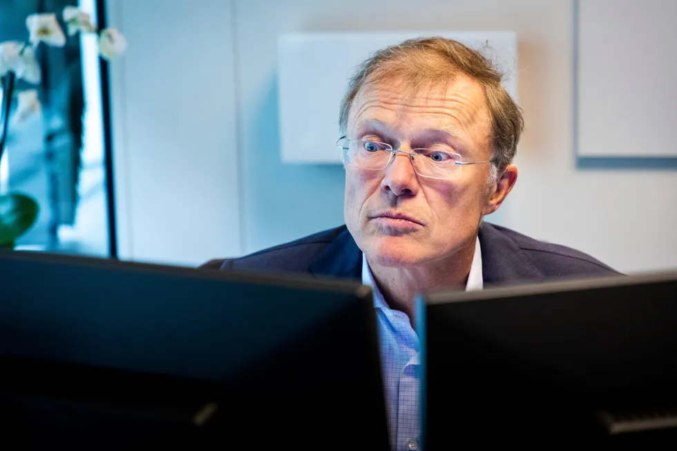 – 2022 er et risikabelt år. Det er uvanlig høy risiko og det har det vært i to-tre år. Det er kombinasjonen av at alt går kjempebra og prisingen er rekordhøy, da er man sårbar for enhver form for nedtur, sier investor Peter Hermanrud som frykter børskrakk i 2022.