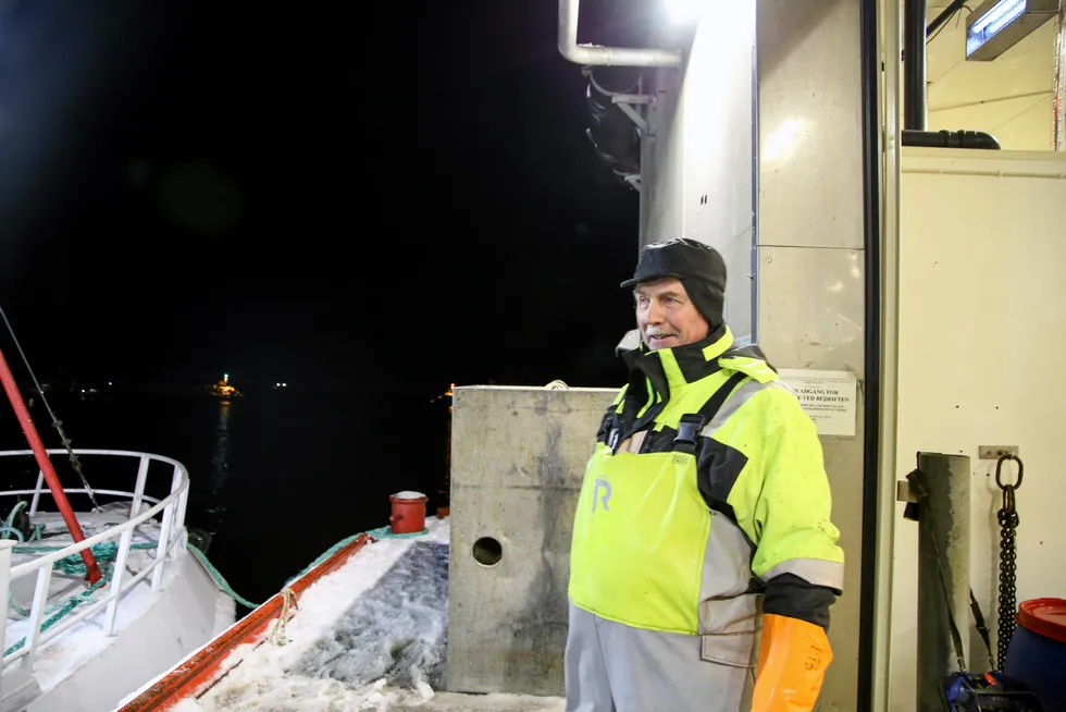 Berner Nygård eier båten «Nordegg» som her leverer torsk hos Gunnar Klo as på Stø i Vesterålen.