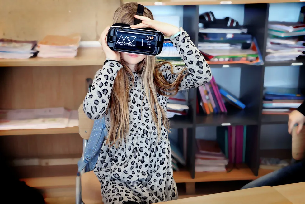 Natalie ved Hanstad skole i Elverum var blant de aller første i landet som testet matematikkopplæring med VR-innhold og VR-briller. Foto: Kamilla Haugen