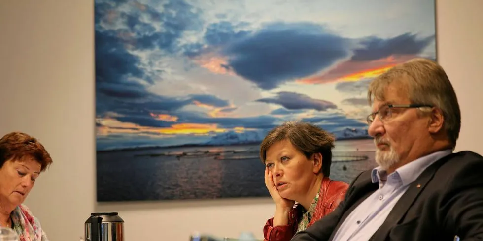 F. v. Helga Gudrun Karlsen, Helga Pedersen og Knut Werner Hansen på Fjordfiskenemndas møte i Tromsø. De vil ikke at de minste båtene skal få muligheten til å slå sammen kvoter.Foto: Arne Fenstad