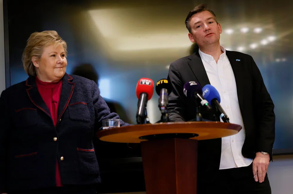 Høyre-leder Erna Solberg, her med nestleder og leder av programkomiteen Henrik Asheim.