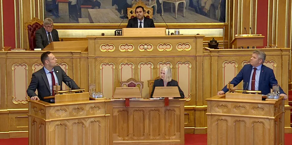SVs Torgeir Knag Fylkesnes ba fiskeriminister Bjørnar Skjæran svare på hvorfor Stortinget ikke har fått flere fiskerisaker til behandling denne stortingsperioden.