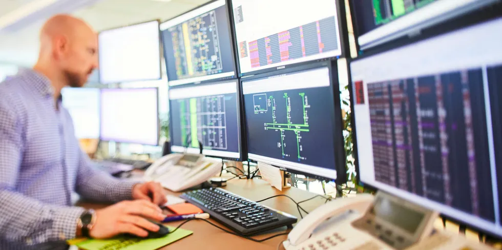 Svenska kraftnät, som styrer det svenske kraftsystemet, har gjennomført EPAD-auksjoner siden april i fjor. En ny rapport viser at markedsaktørene mener auksjonene har styrket det finansielle kraftmarkedet.