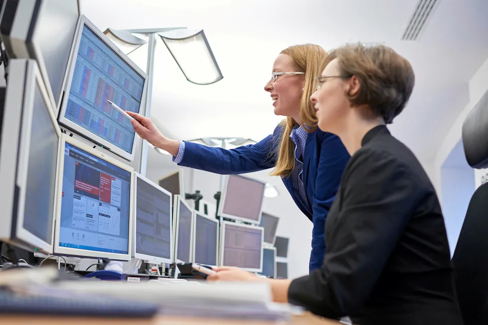 Statnett har ingen planer om å begynne med krafttrading, men kjøp og salg i intradagmarkedet kan være aktuelt ved svært store utfall eller svikt i døgnmarkedet.