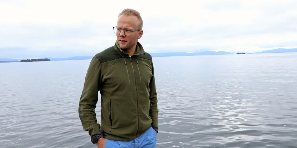 Sondre Eide i Eide Fjordbruk. Her avbildet dagen før avdukingen av Salmon Eye.