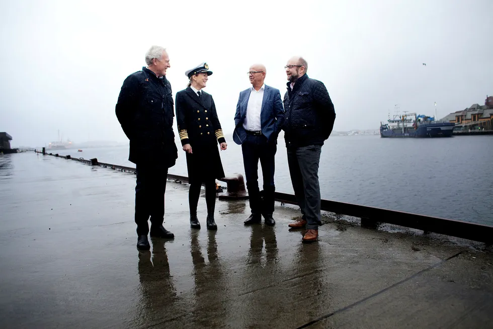 Fra venstre daglig leder Per Åge Hauge i Risavika Eiendom, havnedirektør Merete Eik, daglig leder Leif Emil Brekke i Norsea Property Group og daglig leder i NorSea Group John Stangeland. Foto: Tomas Larsen