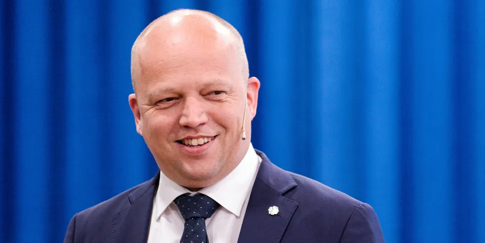 Finansminister Trygve Slagsvold Vedum (Sp) la tirsdag formiddag frem regjeringens forslag til revidert nasjonalbudsjett.