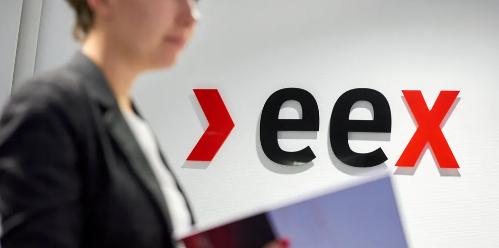 EEX, Nord Pool og de andre kraftbørsene er i villrede om hva de skal gjøre for å unngå ekstreme strømpriser og feilaktige bud. De er skeptiske til om annengangsauksjoner er løsningen.