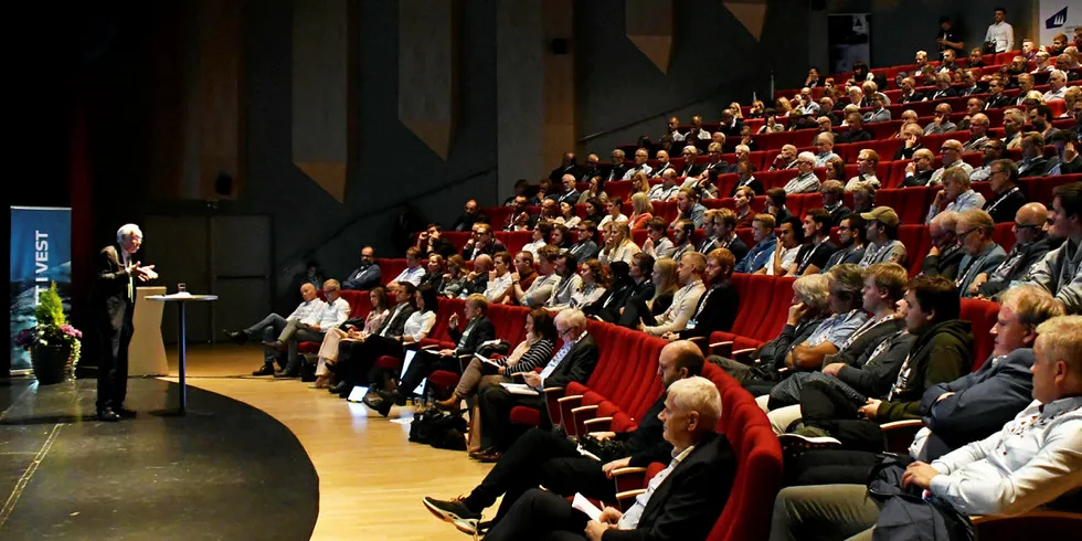 Har gitt opp: Professor Jørgen Randers var dypt indignert da han holdt innlegg på Kraft i Vest-konferansen. – Arbeidet med klimautfordringene går så inn i granskauen sent. Jeg blir så forbannet. Jeg beklager tonen, men det er sånn det er, sa han.