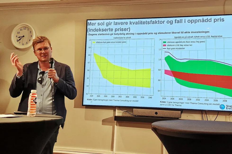 Markedsanalytiker André Kallåk Anundsen i Skagerak Energi presenterer her selskapets analyse knyttet til kvalitetsfaktoren for solkraft. Ved massiv utbygging forventer selskapet at prisen for sol blir lavere enn levetidskostnadene. Altså blir investeringen ulønnsom for selskapet – med mindre det kommer støtteordninger som i Tyskland.
