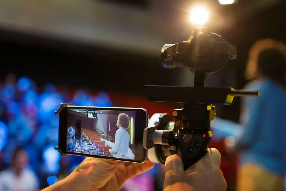 Filming kan påvirke hva studenter sitter igjen med etter en forelesning, skriver artikkelforfatteren.