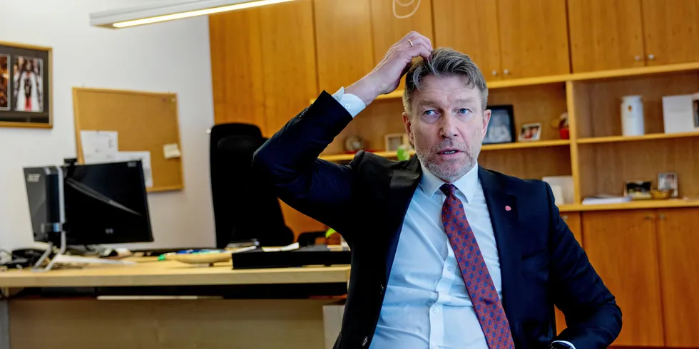 Olje- og energiminister Terje Aasland unngår å svare konkret på spørsmål om som handler om fremtidig kraftbalanse i Norge.