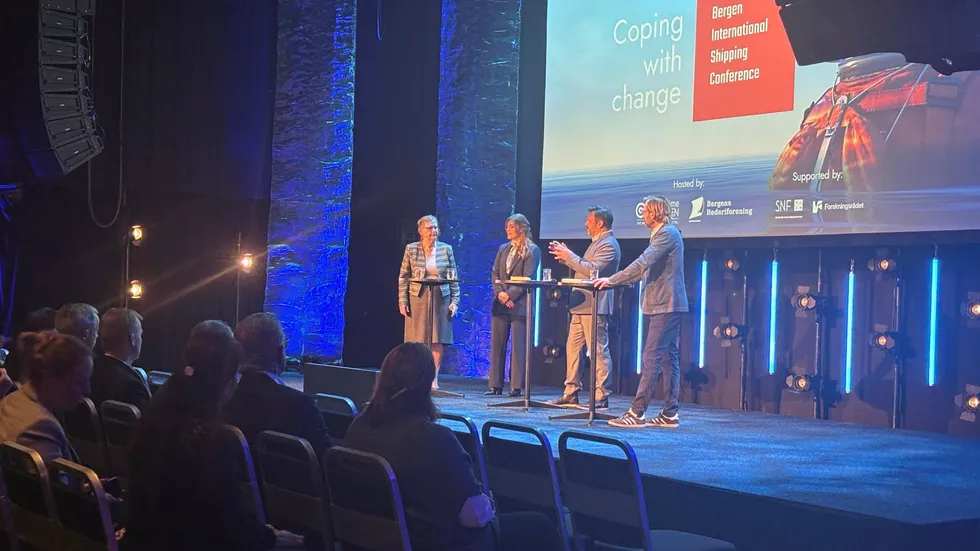 Shippingkonferanse i Bergen. I alt 250 samles i Grieghallen i dag.
