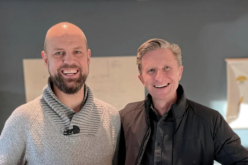 Styreformann Fredrik Barth i Nordic Circles (t.v.) og bærekraftsdirektør Colin Campbell i Posten og Bring